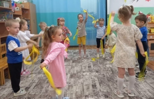 Путешествие на весёлом паровозике Путешествие на весёлом паровозике.